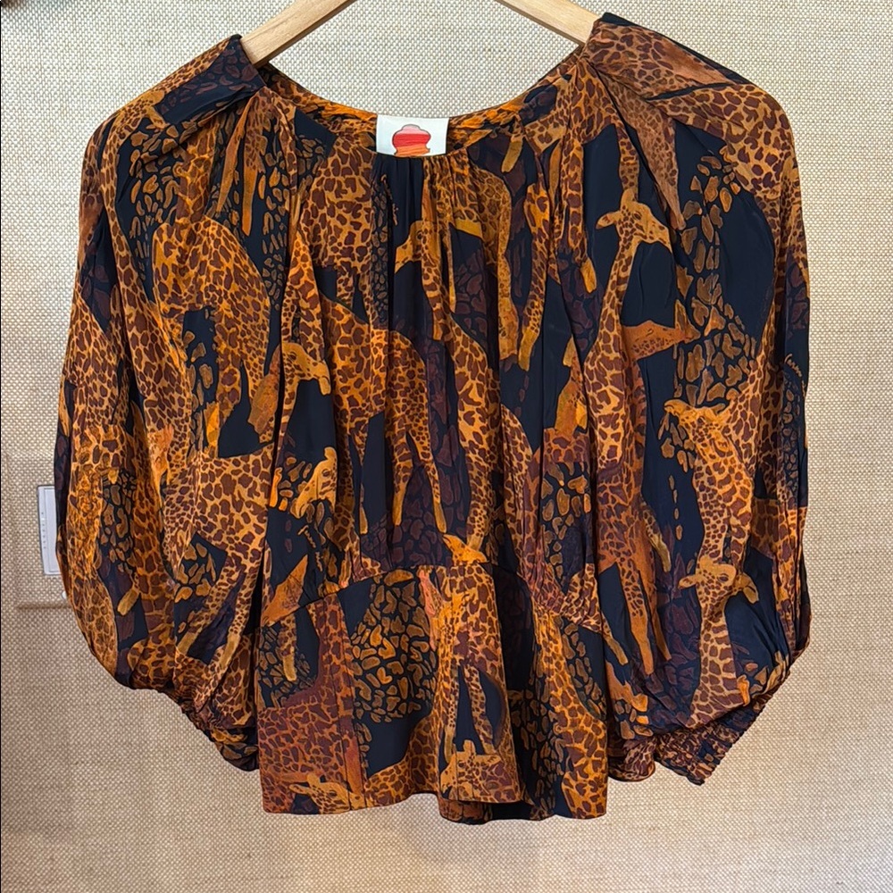 EUC Farm Rio black giraffes puffed sleeve blouse